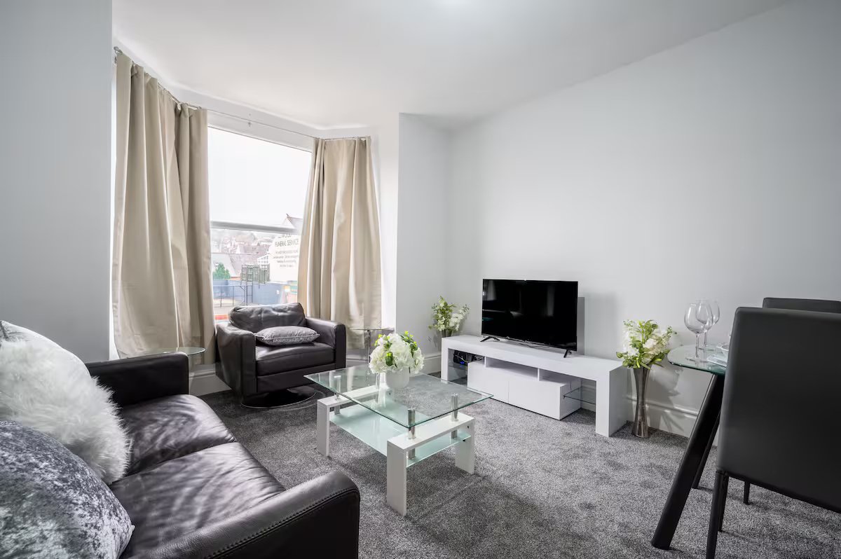 Large Furnished Apartments Sheffield | Group & Business Stays Stay-in-spacious-furnished-apartments-Sheffield-near-the-Peak-District-and-Sheffield-city-centre.-Ideal-for-groups-and-family-holidays.