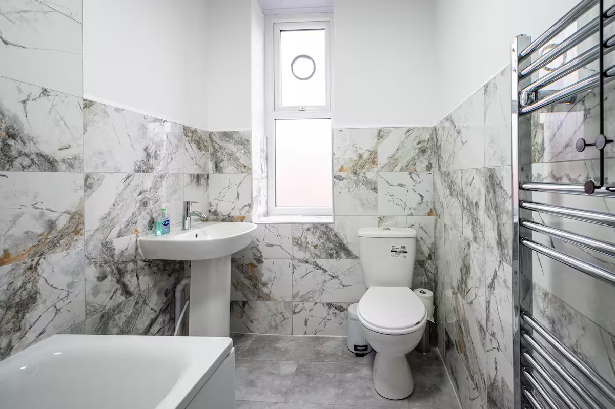 Large Furnished Apartments Sheffield | Group & Business Stays Stay-in-spacious-furnished-apartments-Sheffield-near-the-Peak-District-and-Sheffield-city-centre.-Ideal-for-groups-and-family-holidays.