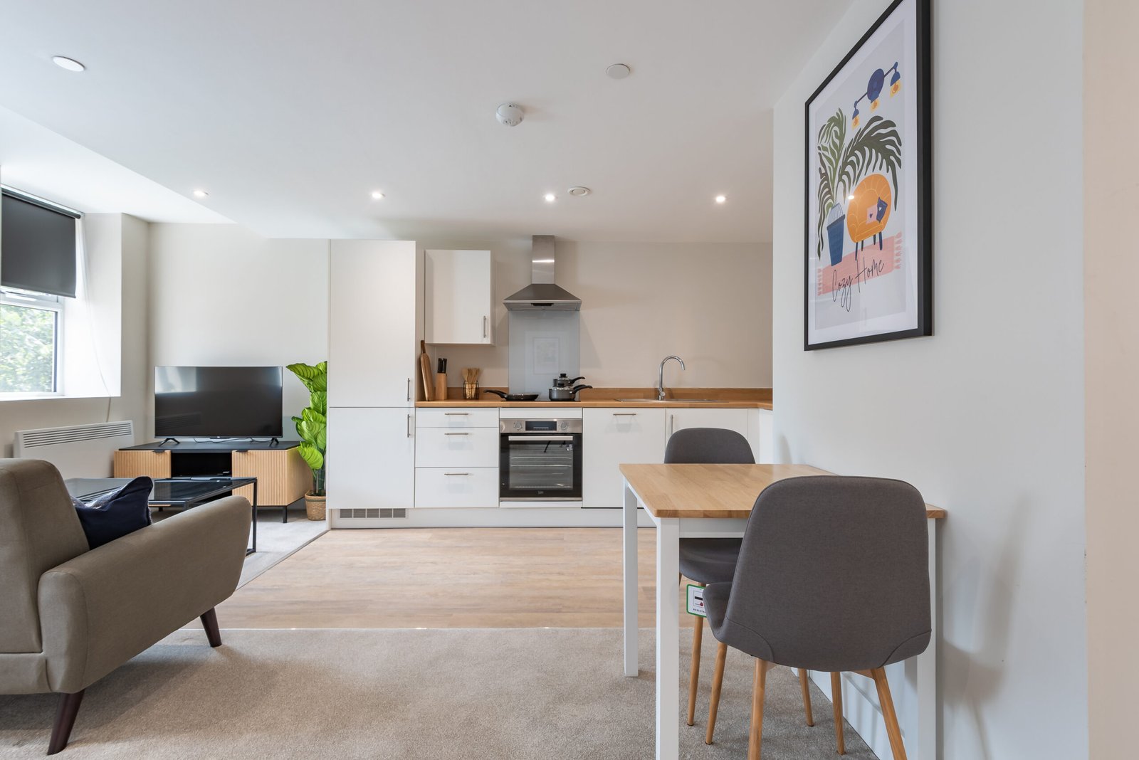 Short Let Rentals Hull | Central 1 Bedroom Apartment Book-short-let-rentals-in-Hull-city-centre-near-Hull-Paragon,-Old-Town-and-Marina.-Ideal-corporate-accommodation-with-kitchen-and-WiFi.