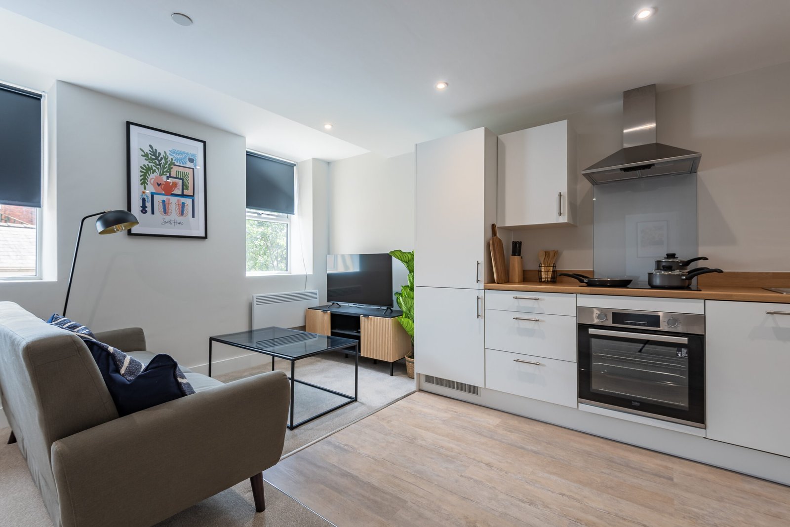 Short Let Rentals Hull | Central 1 Bedroom Apartment Book-short-let-rentals-in-Hull-city-centre-near-Hull-Paragon,-Old-Town-and-Marina.-Ideal-corporate-accommodation-with-kitchen-and-WiFi.