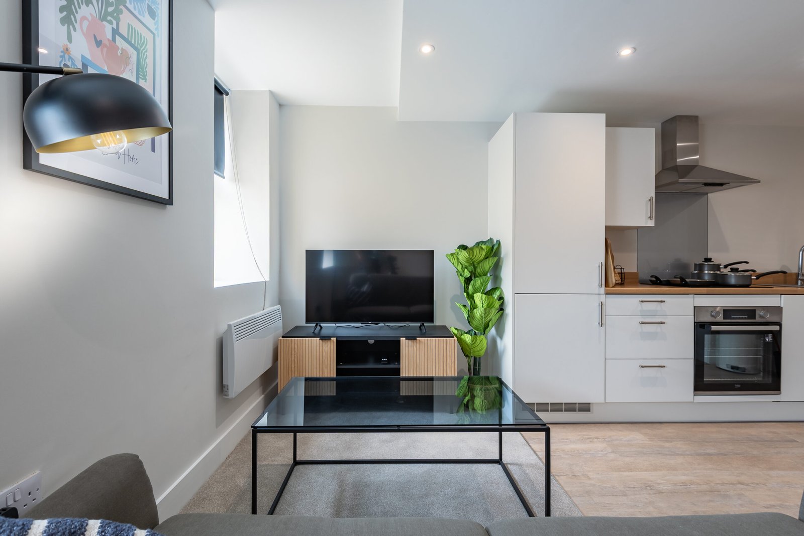 Short Let Rentals Hull | Central 1 Bedroom Apartment Book-short-let-rentals-in-Hull-city-centre-near-Hull-Paragon,-Old-Town-and-Marina.-Ideal-corporate-accommodation-with-kitchen-and-WiFi.
