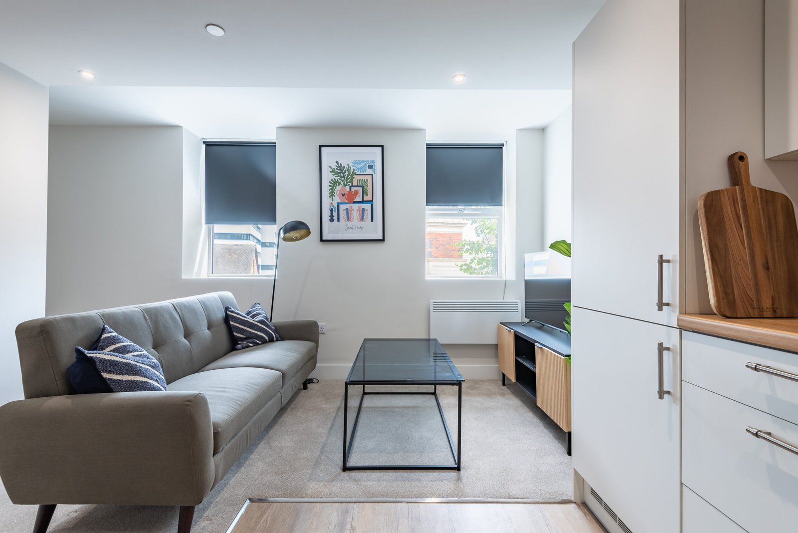 Short Let Rentals Hull | Central 1 Bedroom Apartment Book-short-let-rentals-in-Hull-city-centre-near-Hull-Paragon,-Old-Town-and-Marina.-Ideal-corporate-accommodation-with-kitchen-and-WiFi.