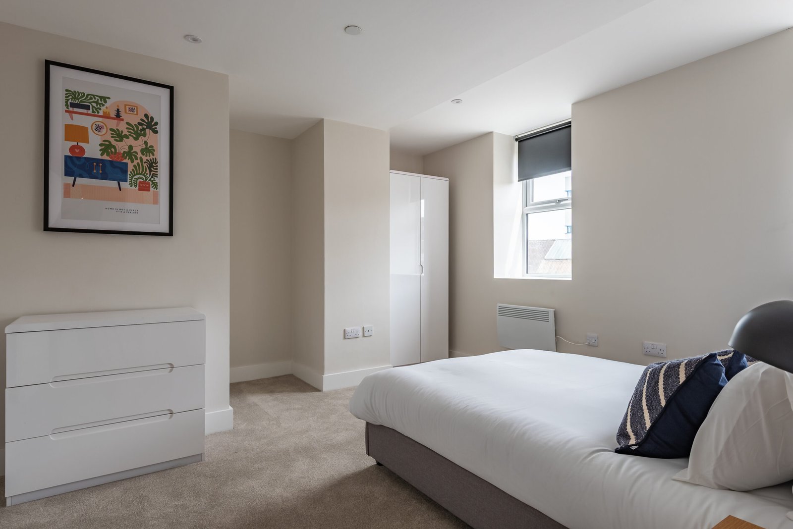 Short Let Rentals Hull | Central 1 Bedroom Apartment Book-short-let-rentals-in-Hull-city-centre-near-Hull-Paragon,-Old-Town-and-Marina.-Ideal-corporate-accommodation-with-kitchen-and-WiFi.