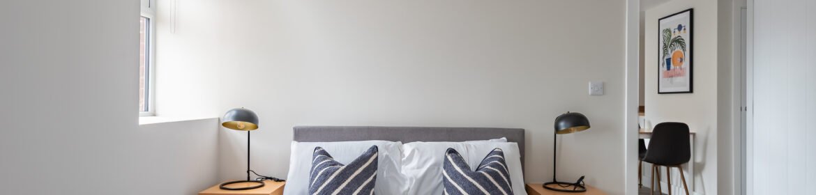 Book short let rentals in Hull city centre near Hull Paragon, Old Town and Marina. Ideal corporate accommodation with kitchen and WiFi.