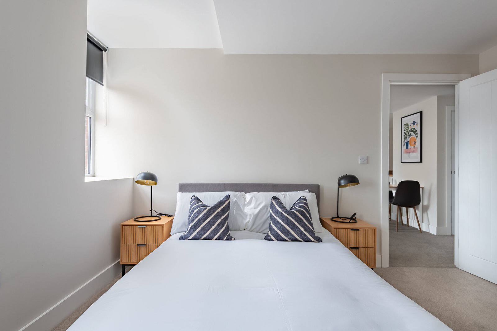 Short Let Rentals Hull | Central 1 Bedroom Apartment Book-short-let-rentals-in-Hull-city-centre-near-Hull-Paragon,-Old-Town-and-Marina.-Ideal-corporate-accommodation-with-kitchen-and-WiFi.