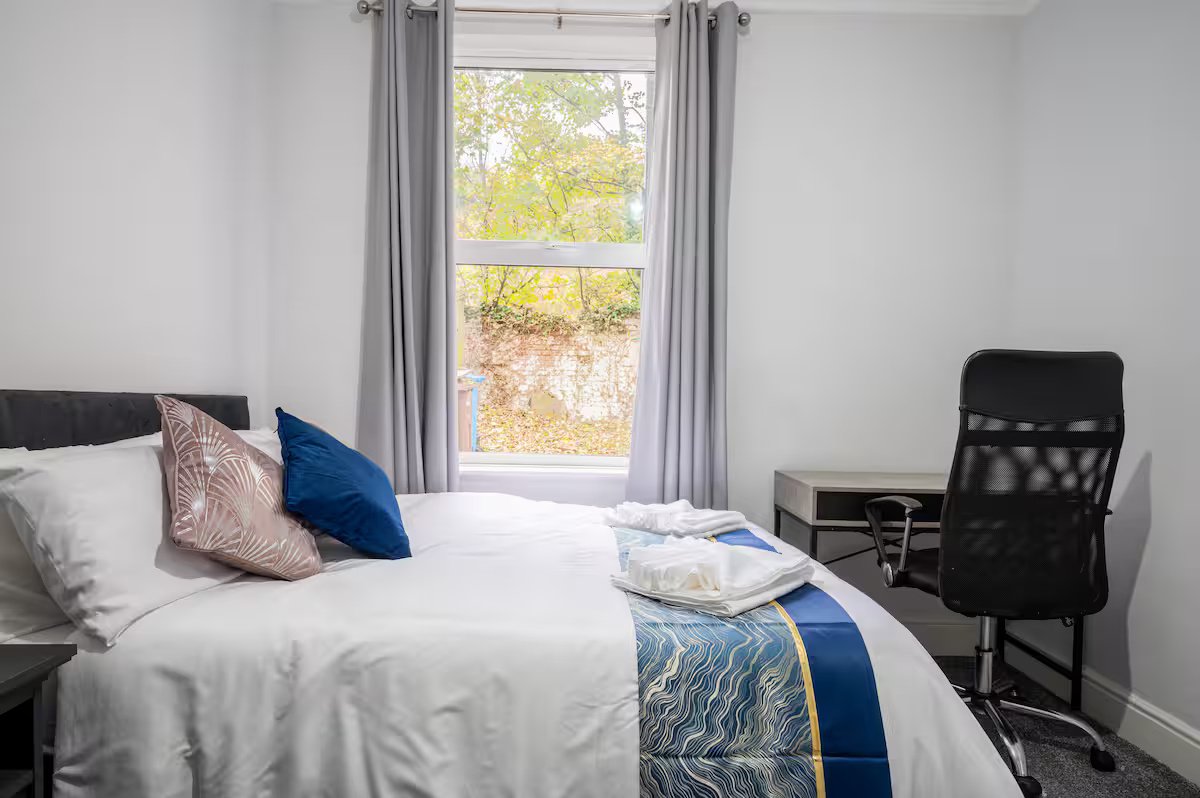Large Furnished Apartments Sheffield | Group & Business Stays Stay-in-spacious-furnished-apartments-Sheffield-near-the-Peak-District-and-Sheffield-city-centre.-Ideal-for-groups-and-family-holidays.