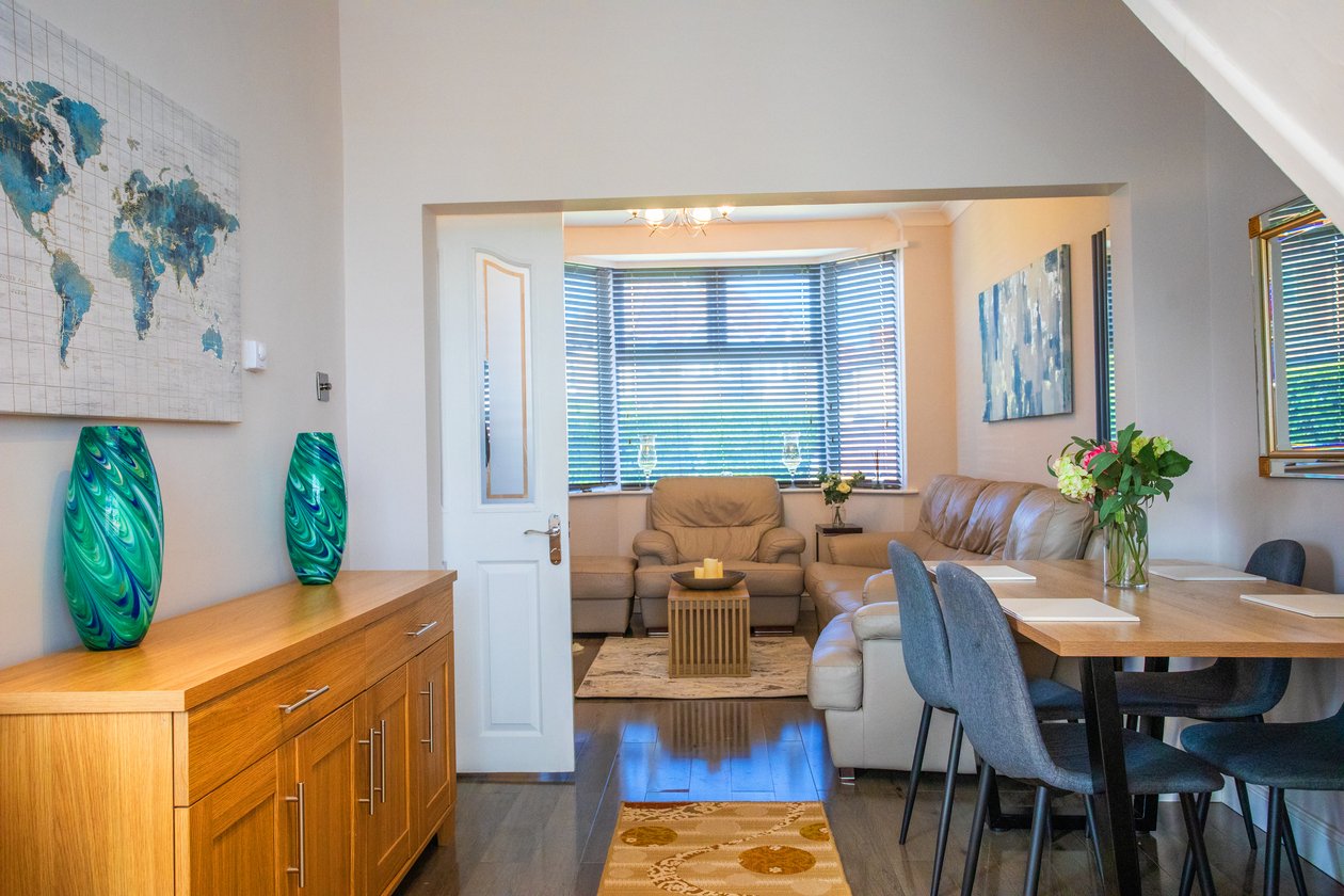 Holiday Homes Northampton | Family & Business Stays Book-spacious-holiday-homes-in-Northampton-with-free-parking.-Ideal-for-families,-contractors,-business-travel,-and-self-catering-stays.