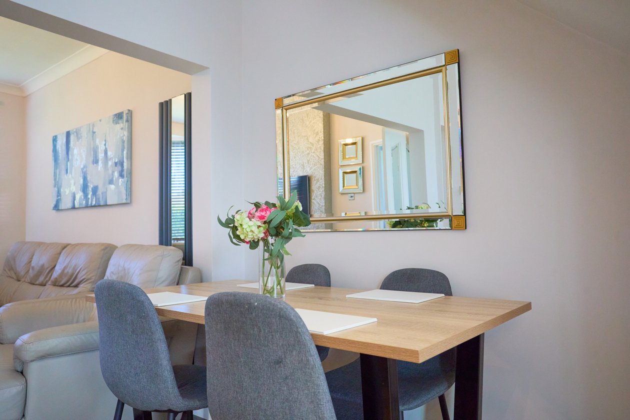 Holiday Homes Northampton | Family & Business Stays Book-spacious-holiday-homes-in-Northampton-with-free-parking.-Ideal-for-families,-contractors,-business-travel,-and-self-catering-stays.