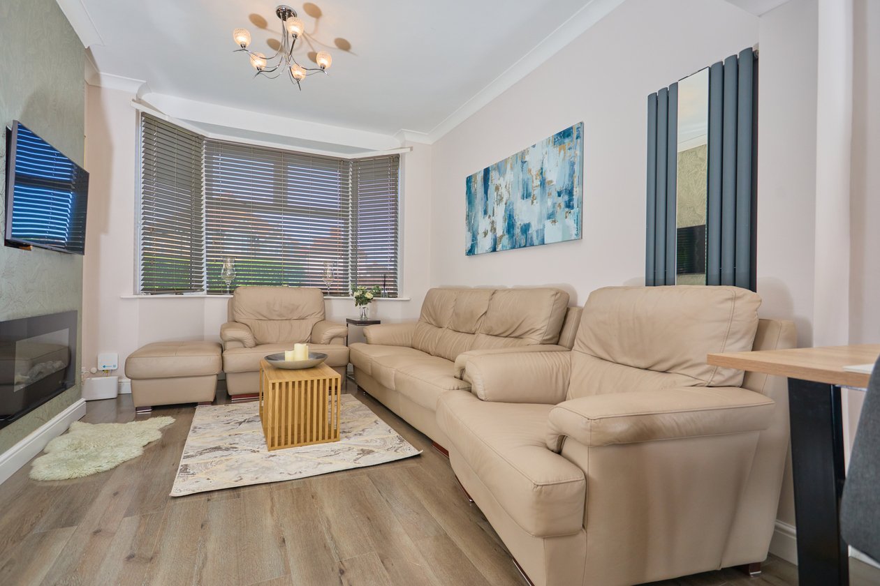 Holiday Homes Northampton | Family & Business Stays Book-spacious-holiday-homes-in-Northampton-with-free-parking.-Ideal-for-families,-contractors,-business-travel,-and-self-catering-stays.