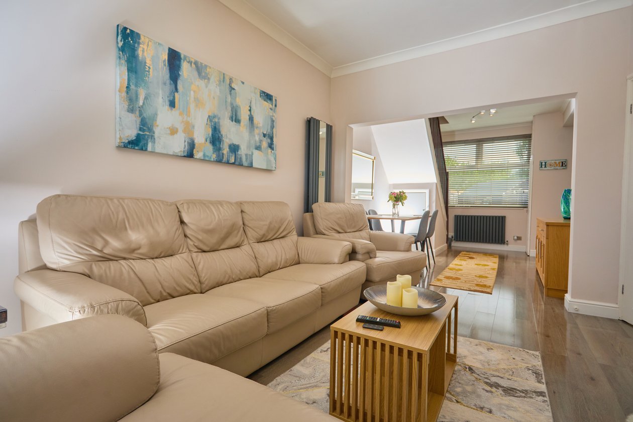 Holiday Homes Northampton | Family & Business Stays Book-spacious-holiday-homes-in-Northampton-with-free-parking.-Ideal-for-families,-contractors,-business-travel,-and-self-catering-stays.