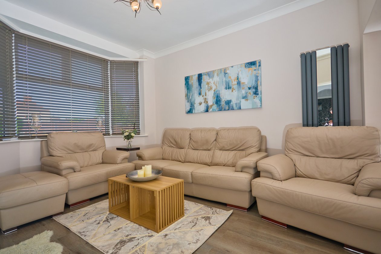 Holiday Homes Northampton | Family & Business Stays Book-spacious-holiday-homes-in-Northampton-with-free-parking.-Ideal-for-families,-contractors,-business-travel,-and-self-catering-stays.