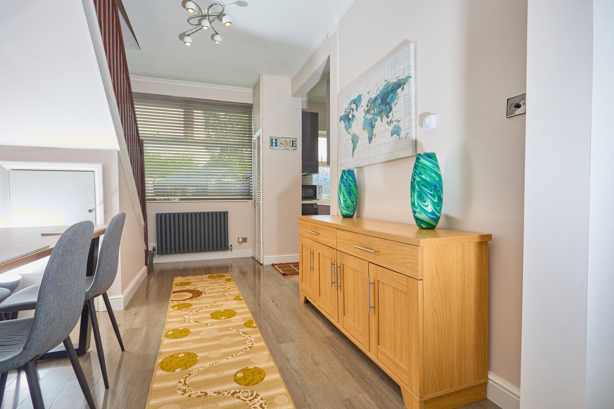 Holiday Homes Northampton | Family & Business Stays Book-spacious-holiday-homes-in-Northampton-with-free-parking.-Ideal-for-families,-contractors,-business-travel,-and-self-catering-stays.