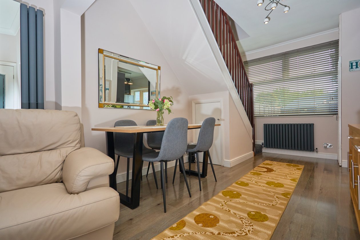 Holiday Homes Northampton | Family & Business Stays Book-spacious-holiday-homes-in-Northampton-with-free-parking.-Ideal-for-families,-contractors,-business-travel,-and-self-catering-stays.