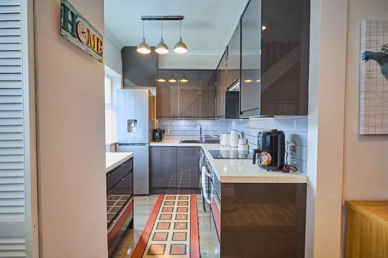 Holiday Homes Northampton | Family & Business Stays Book-spacious-holiday-homes-in-Northampton-with-free-parking.-Ideal-for-families,-contractors,-business-travel,-and-self-catering-stays.