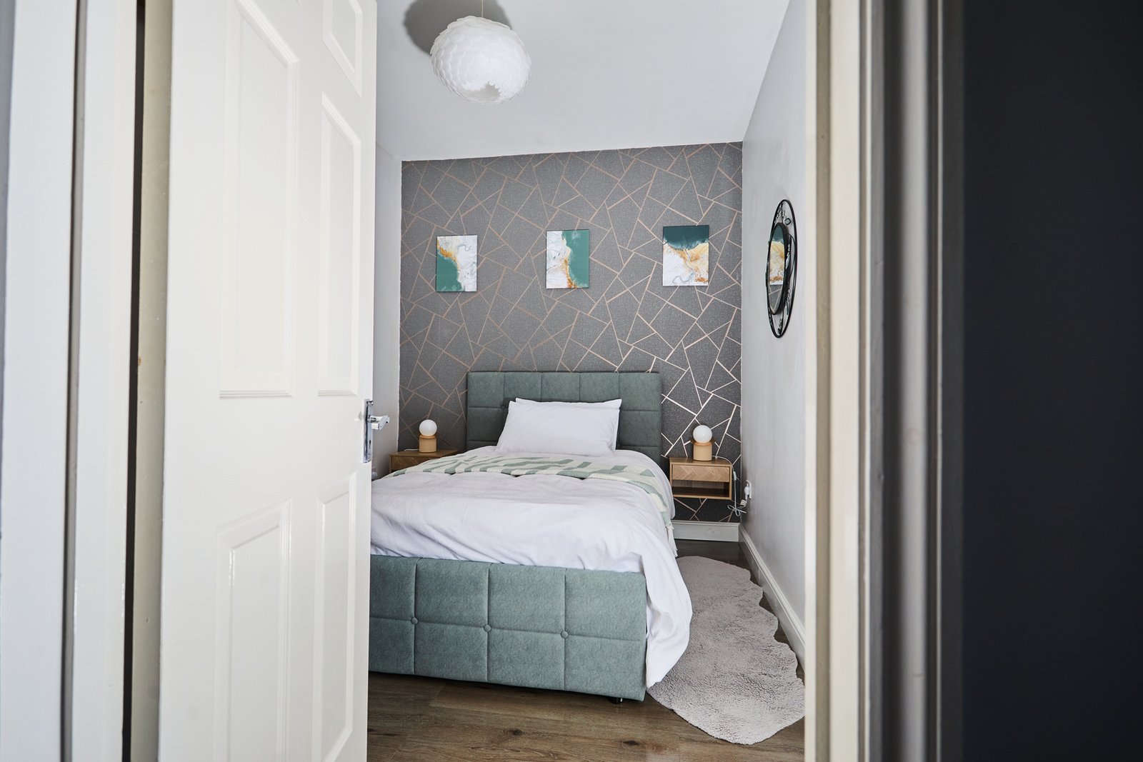 Holiday Homes Northampton | Family & Business Stays Book-spacious-holiday-homes-in-Northampton-with-free-parking.-Ideal-for-families,-contractors,-business-travel,-and-self-catering-stays.