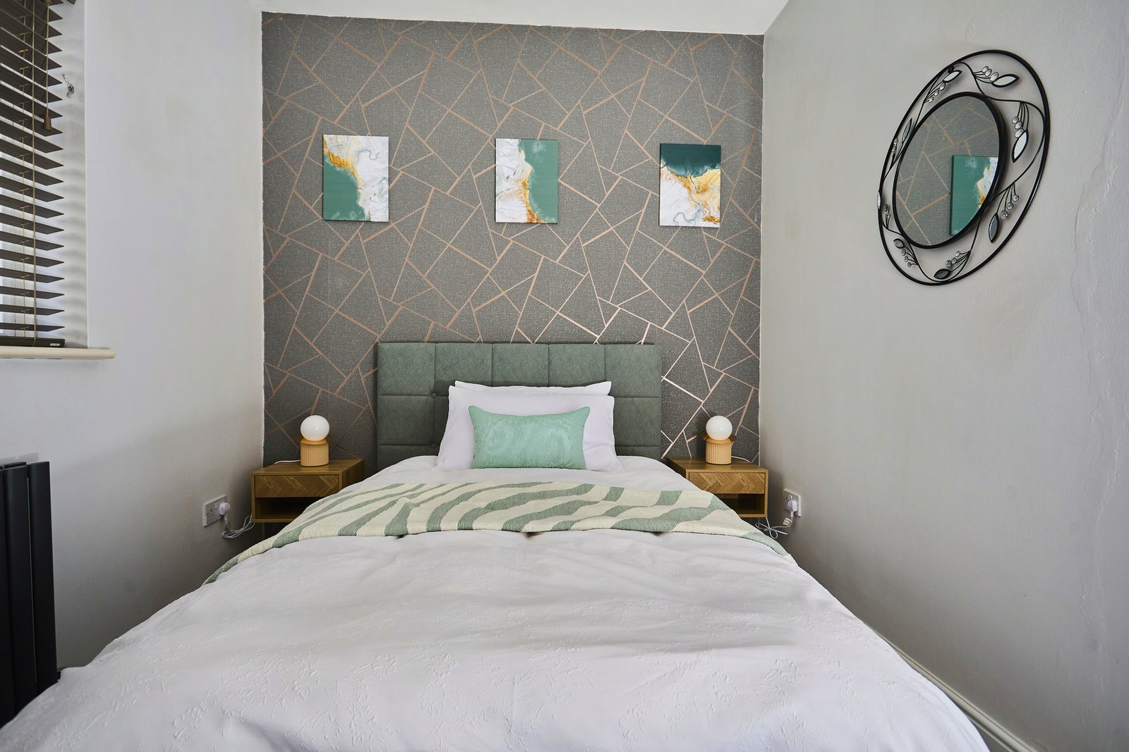 Holiday Homes Northampton | Family & Business Stays Book-spacious-holiday-homes-in-Northampton-with-free-parking.-Ideal-for-families,-contractors,-business-travel,-and-self-catering-stays.