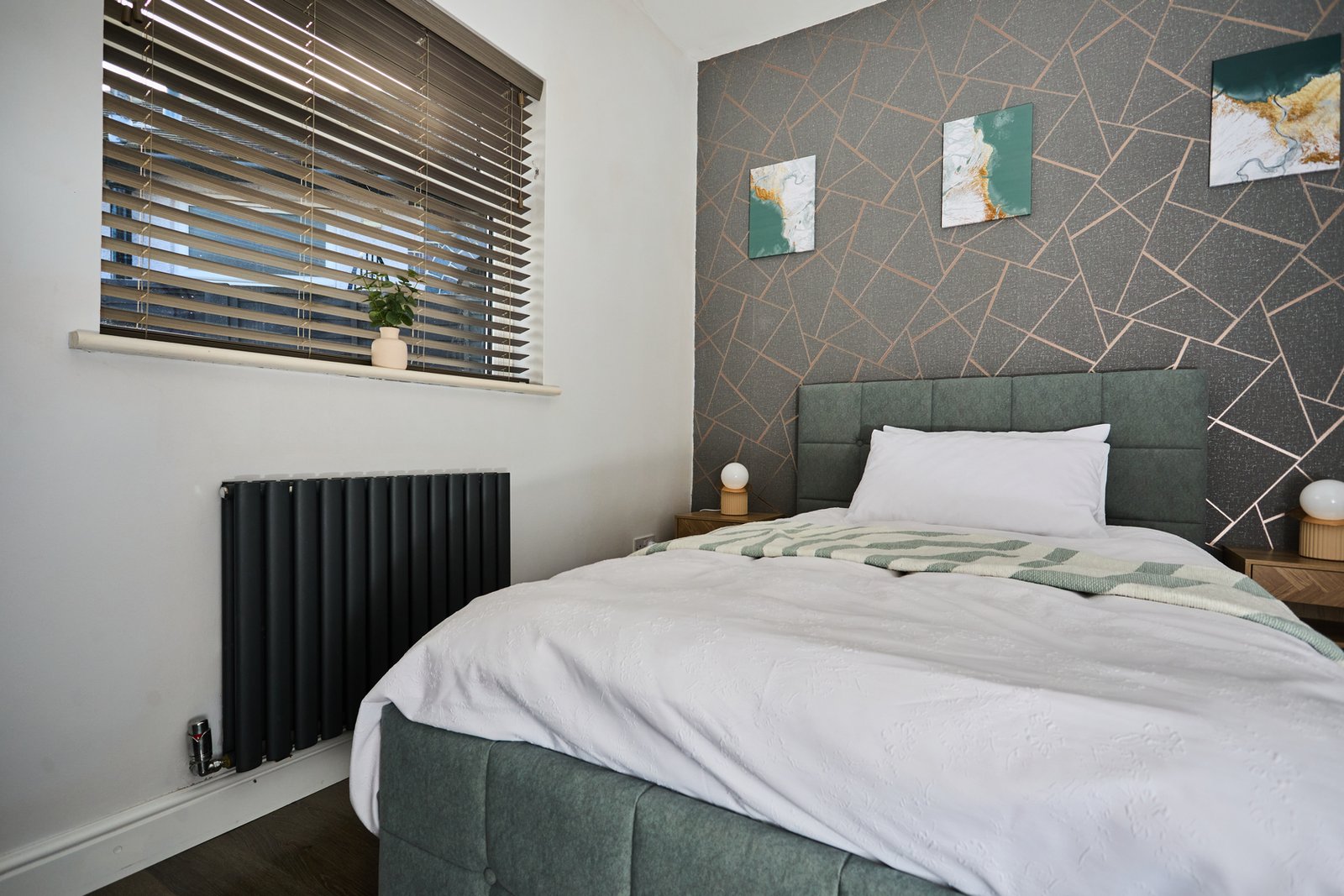 Holiday Homes Northampton | Family & Business Stays Book-spacious-holiday-homes-in-Northampton-with-free-parking.-Ideal-for-families,-contractors,-business-travel,-and-self-catering-stays.