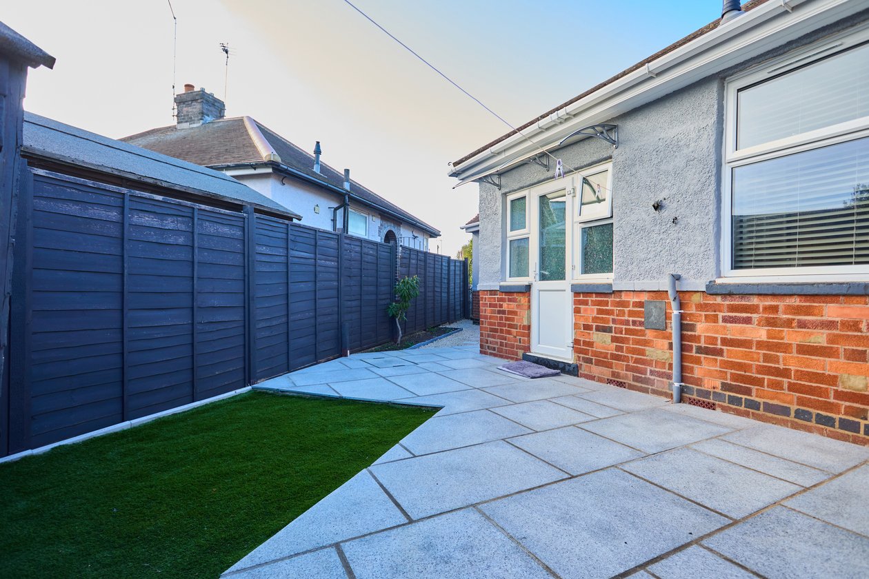 Holiday Homes Northampton | Family & Business Stays Book-spacious-holiday-homes-in-Northampton-with-free-parking.-Ideal-for-families,-contractors,-business-travel,-and-self-catering-stays.