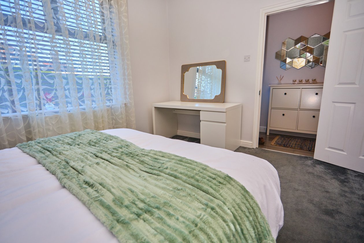 Holiday Homes Northampton | Family & Business Stays Book-spacious-holiday-homes-in-Northampton-with-free-parking.-Ideal-for-families,-contractors,-business-travel,-and-self-catering-stays.