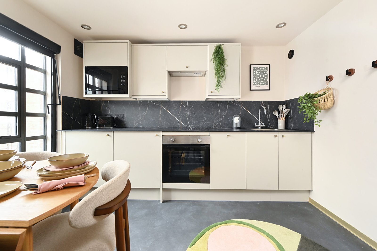 Brighton City Centre Accommodation | Short Let Studio Book-Brighton-city-centre-accommodation-near-the-seafront,-North-Laine-and-Brighton-Station.-Ideal-for-short-breaks-and-business-stays.