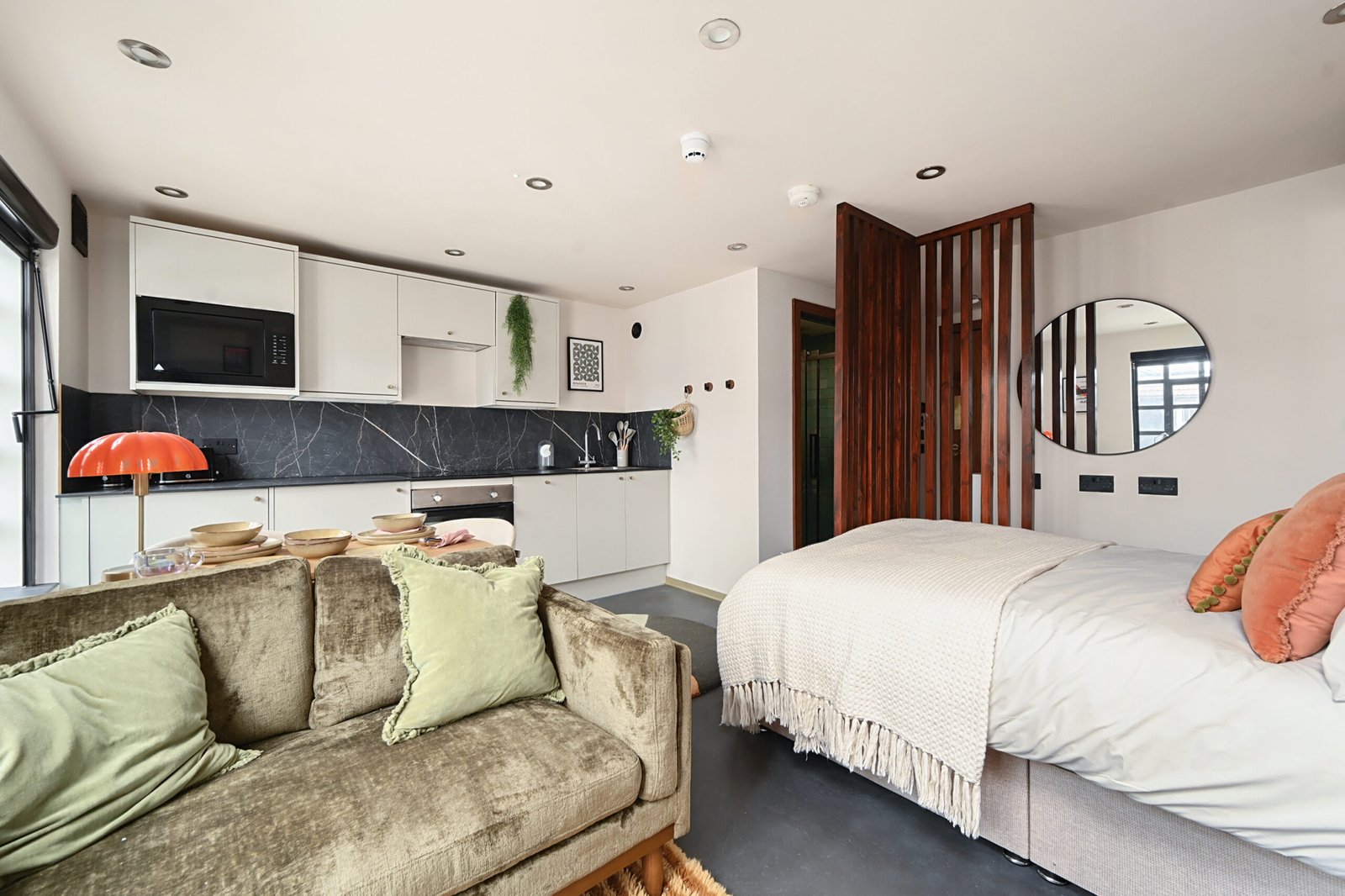 Brighton City Centre Accommodation | Short Let Studio Book-Brighton-city-centre-accommodation-near-the-seafront,-North-Laine-and-Brighton-Station.-Ideal-for-short-breaks-and-business-stays.