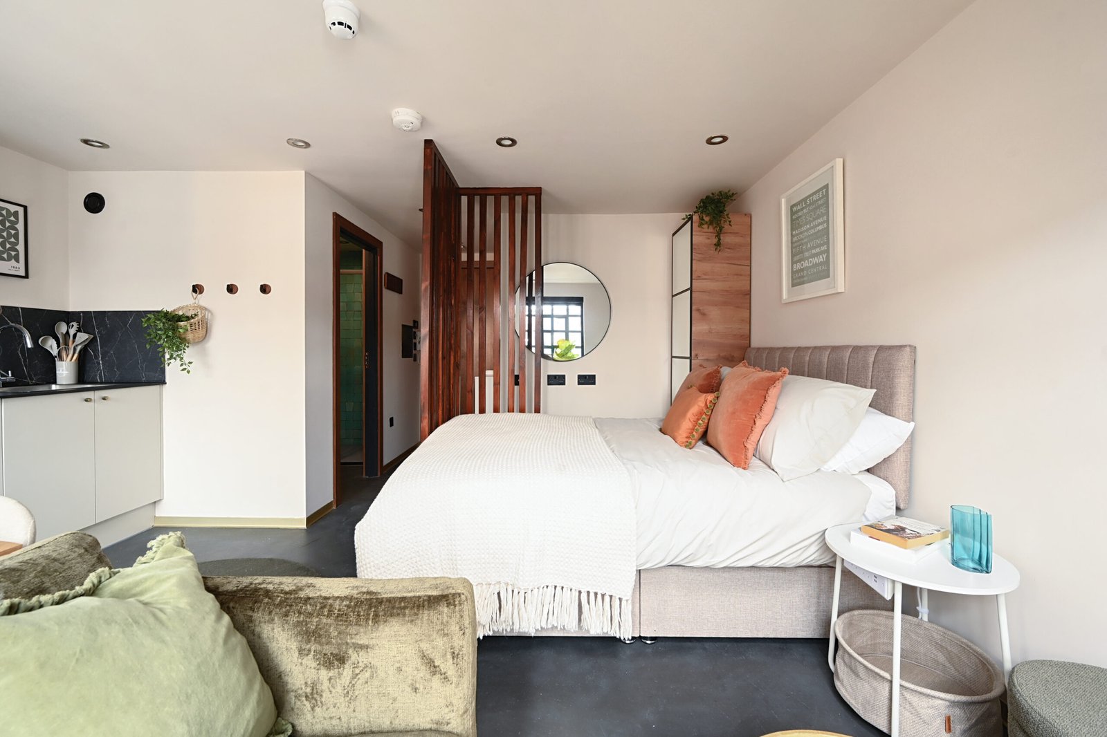 Brighton City Centre Accommodation | Short Let Studio Book-Brighton-city-centre-accommodation-near-the-seafront,-North-Laine-and-Brighton-Station.-Ideal-for-short-breaks-and-business-stays.