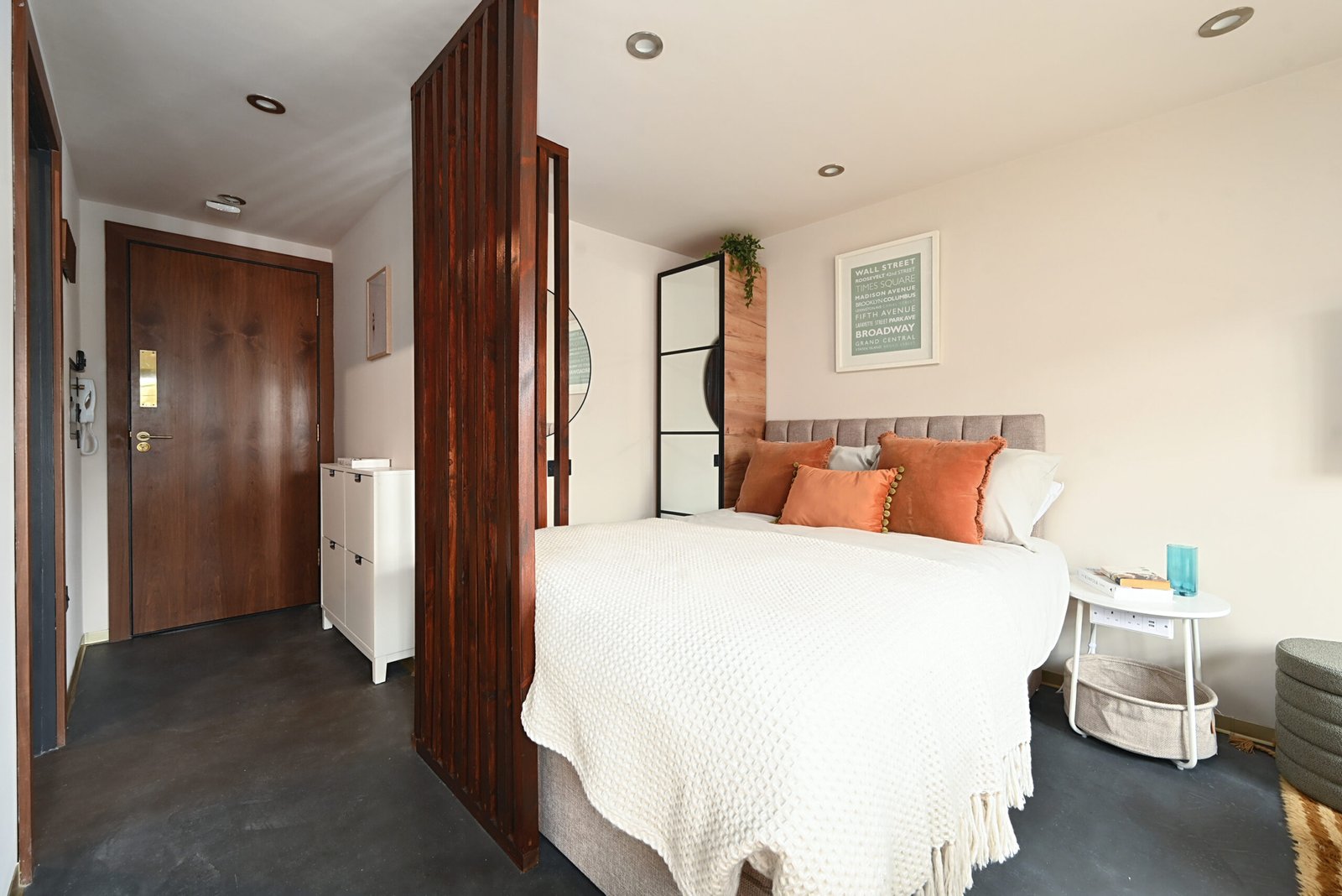 Brighton City Centre Accommodation | Short Let Studio Book-Brighton-city-centre-accommodation-near-the-seafront,-North-Laine-and-Brighton-Station.-Ideal-for-short-breaks-and-business-stays.