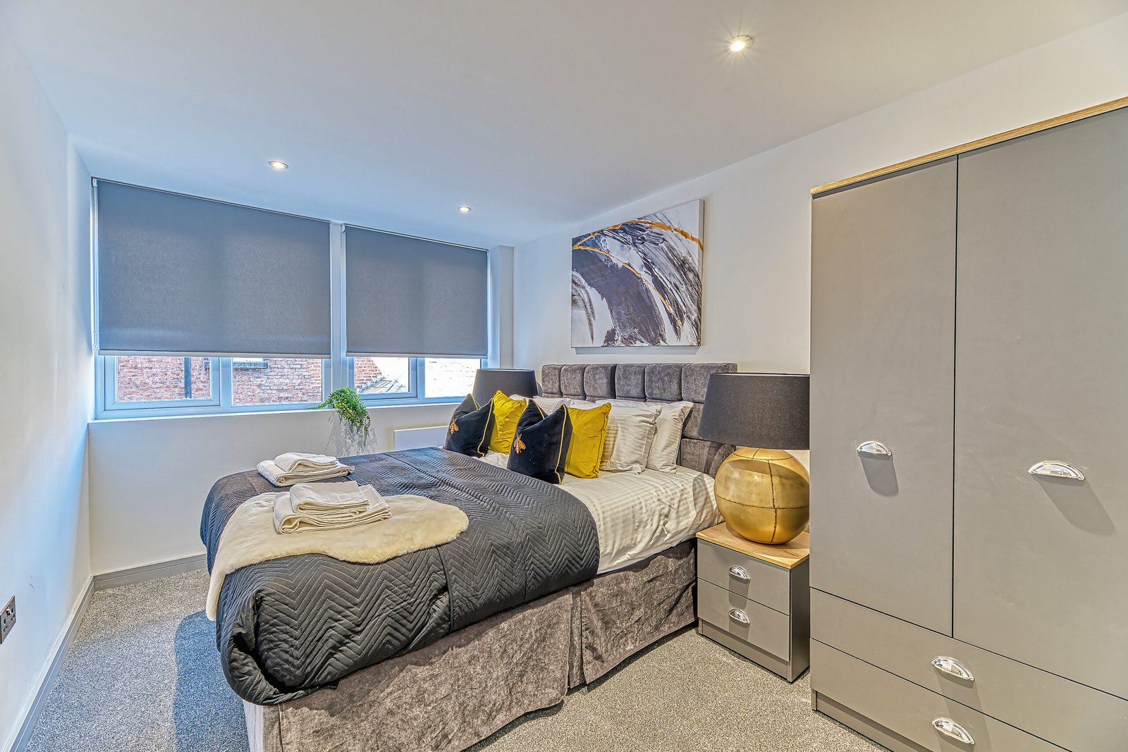 Serviced Accommodation Preston | Charles House City Centre Stay Stay-at-Charles-House,-offering-stylish-serviced-accommodation-in-Preston-with-self-catering-facilities,-Wi-Fi,-and-city-centre-access.