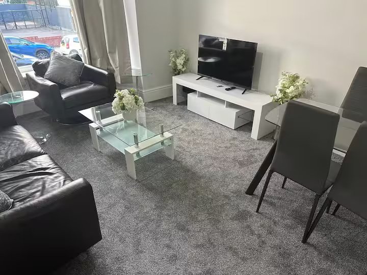 Large Furnished Apartments Sheffield | Group & Business Stays Stay-in-spacious-furnished-apartments-Sheffield-near-the-Peak-District-and-Sheffield-city-centre.-Ideal-for-groups-and-family-holidays.