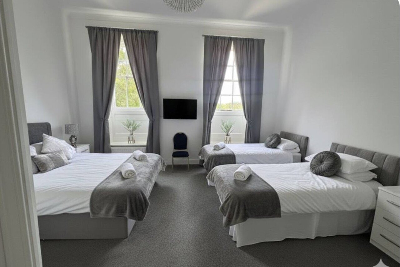 Wales Holiday Cottages | Furnished Apartment Urban Stay Wales-holiday-cottages-near-Swansea-for-groups.-Manor-Park-Country-House-sleeps-28,-ideal-for-family-breaks-and-South-Wales-holidays.