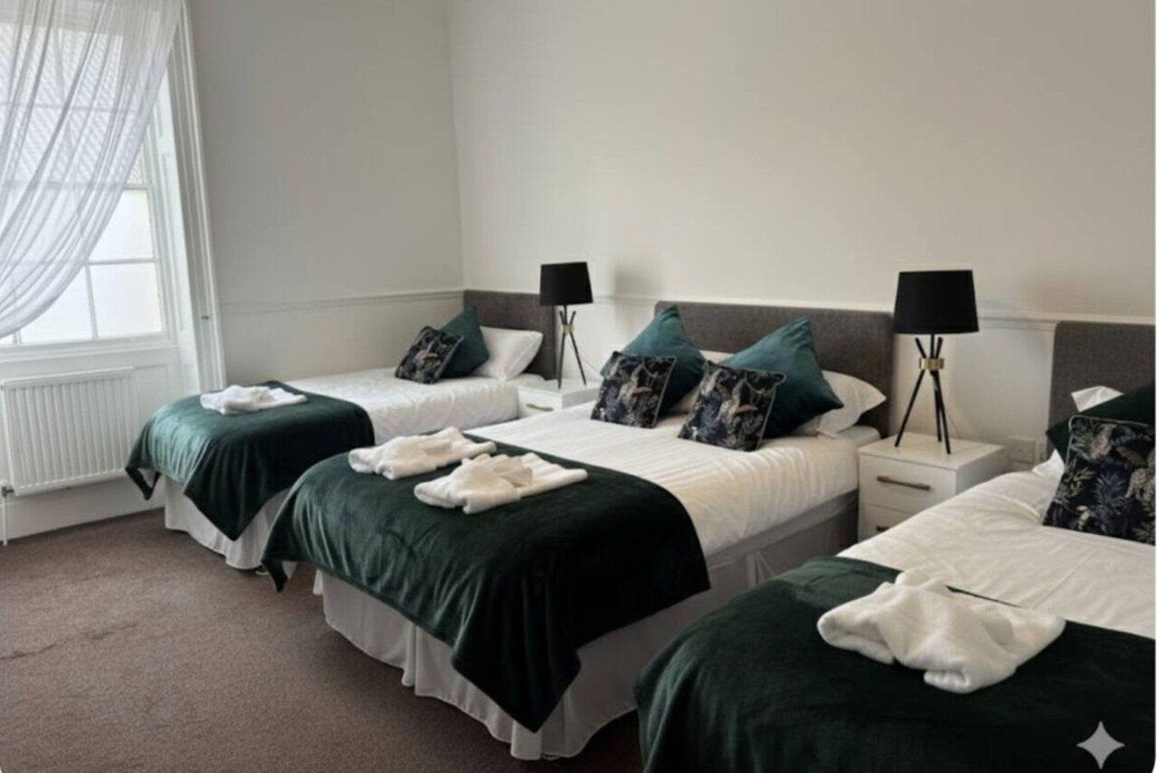 Wales Holiday Cottages | Furnished Apartment Urban Stay Wales-holiday-cottages-near-Swansea-for-groups.-Manor-Park-Country-House-sleeps-28,-ideal-for-family-breaks-and-South-Wales-holidays.