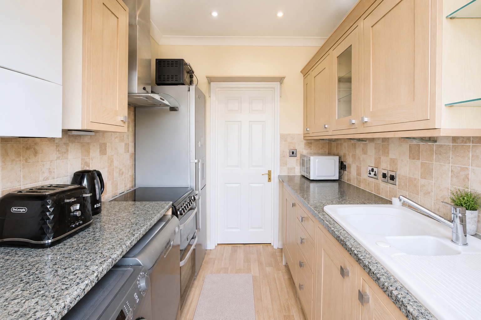 South London Accommodation | 6 Bed Holiday Home | Sleeps 11 South-London-accommodation-for-up-to-11-guests.-Enjoy-a-spacious-six-bed-holiday-home-for-weekly-or-monthly-rental-with-garden-and-free-parking.