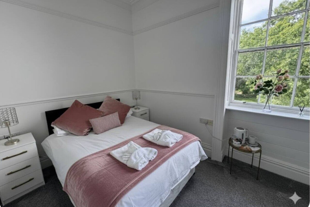 Wales Holiday Cottages | Furnished Apartment Urban Stay Wales-holiday-cottages-near-Swansea-for-groups.-Manor-Park-Country-House-sleeps-28,-ideal-for-family-breaks-and-South-Wales-holidays.
