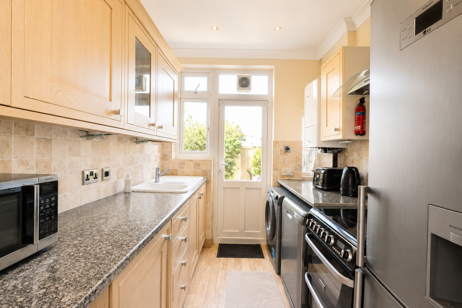 South London Accommodation | 6 Bed Holiday Home | Sleeps 11 South-London-accommodation-for-up-to-11-guests.-Enjoy-a-spacious-six-bed-holiday-home-for-weekly-or-monthly-rental-with-garden-and-free-parking.