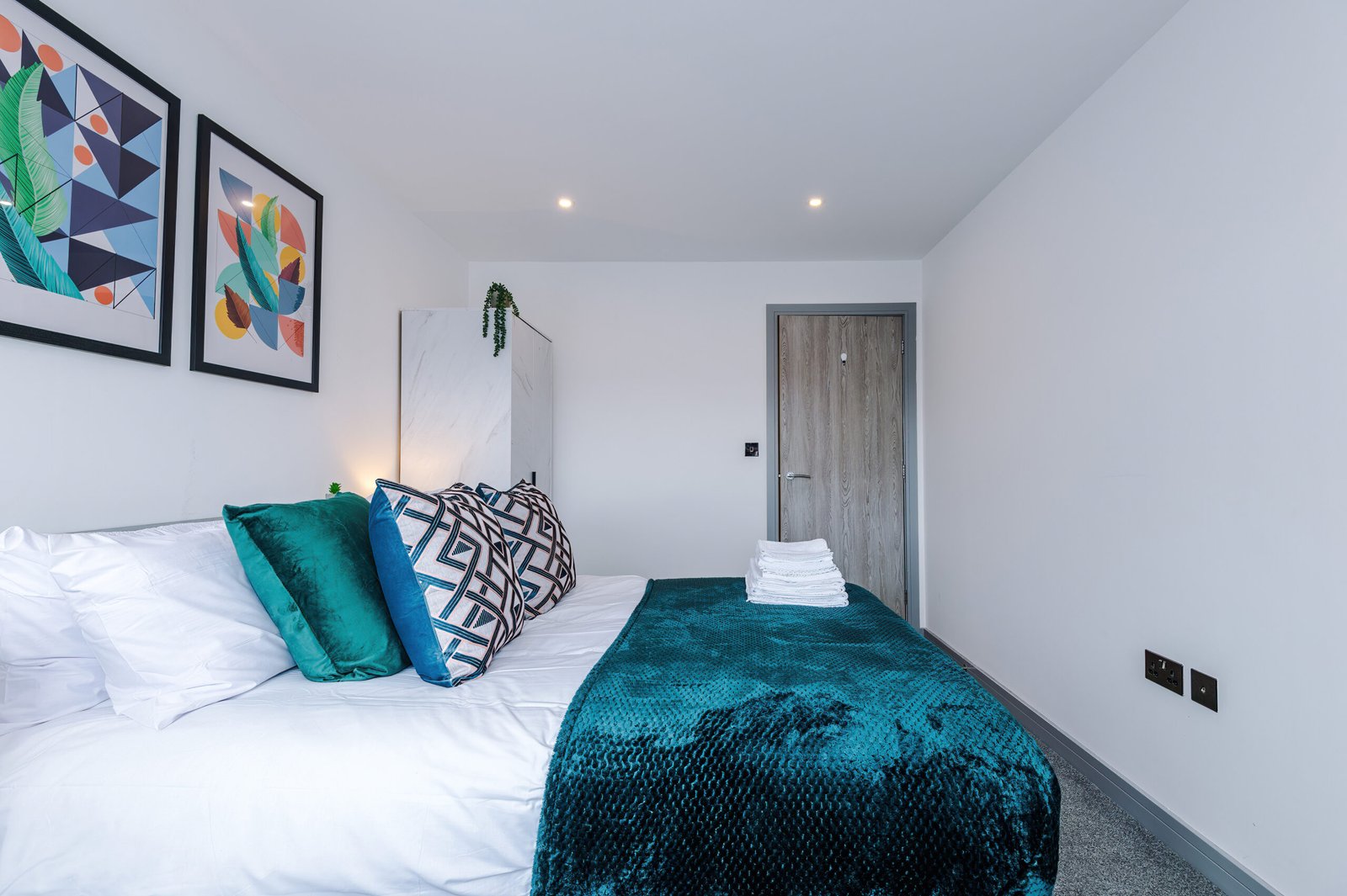 Holiday Accommodation Preston | City Centre Two-Bed Apartment Holiday-accommodation-in-Preston-city-centre-available-for-short-let-rentals.-Book-furnished-corporate-apartments-for-1-week,-1-month-or-more