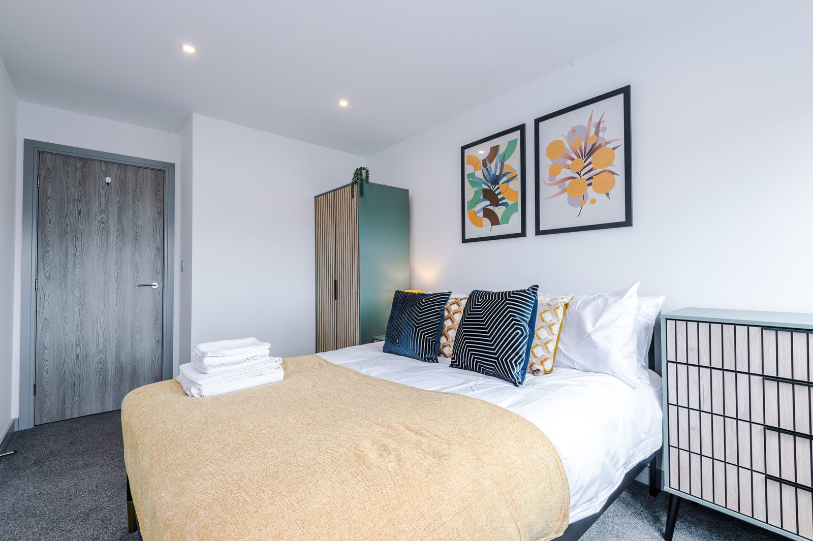 Holiday Accommodation Preston | City Centre Two-Bed Apartment Holiday-accommodation-in-Preston-city-centre-available-for-short-let-rentals.-Book-furnished-corporate-apartments-for-1-week,-1-month-or-more