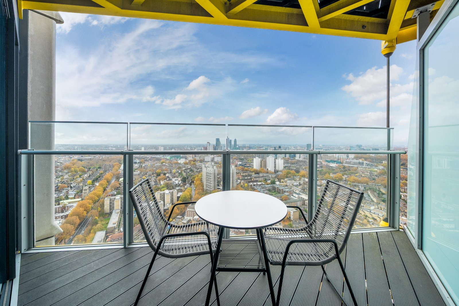 Accommodation in Elephant and Castle | London Apartments Book-accommodation-in-Elephant-and-Castle-with-stylish-serviced-apartments,-a-gym,-rooftop-terrace-and-fast-WiFi-near-Central-London.