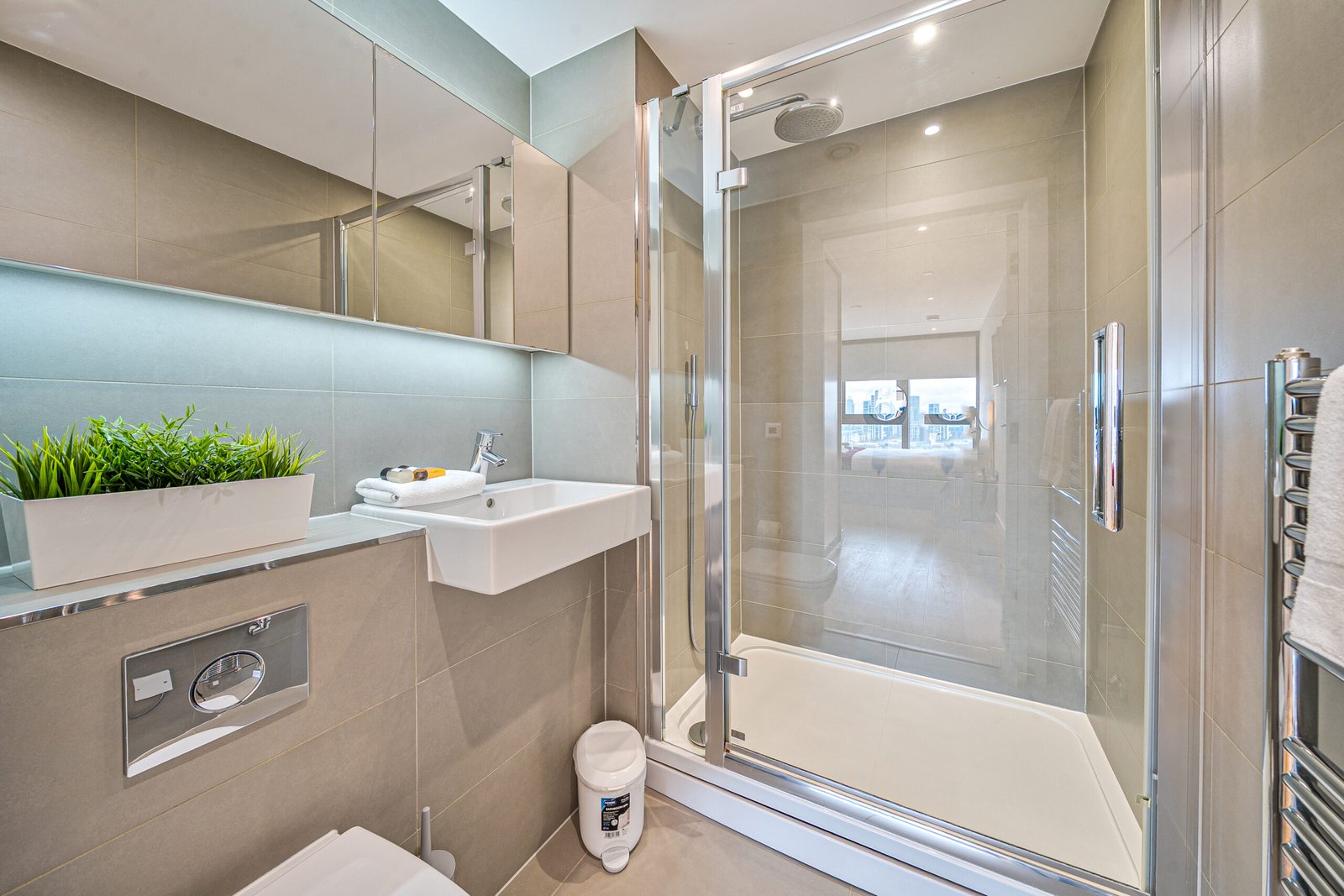 Accommodation in Elephant and Castle | London Apartments Book-accommodation-in-Elephant-and-Castle-with-stylish-serviced-apartments,-a-gym,-rooftop-terrace-and-fast-WiFi-near-Central-London.