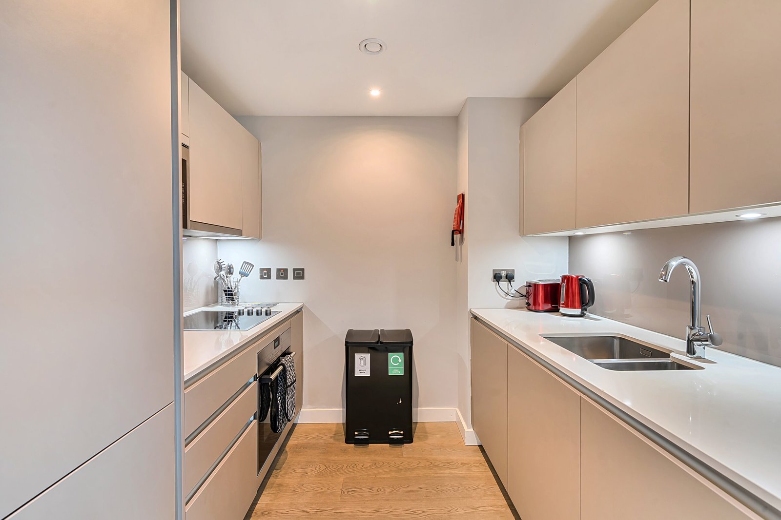 Accommodation in Elephant and Castle | London Apartments Book-accommodation-in-Elephant-and-Castle-with-stylish-serviced-apartments,-a-gym,-rooftop-terrace-and-fast-WiFi-near-Central-London.