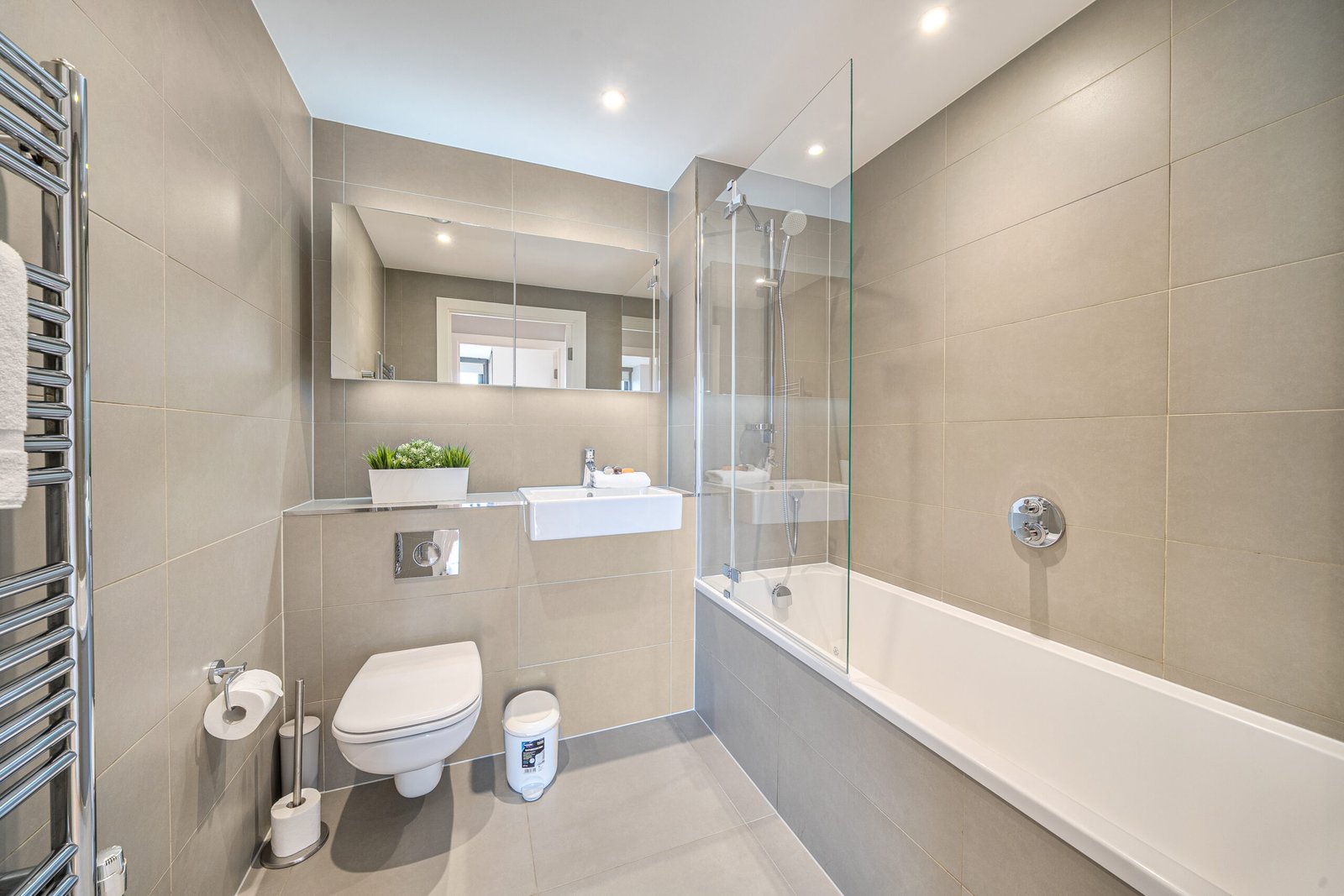 Accommodation in Elephant and Castle | London Apartments Book-accommodation-in-Elephant-and-Castle-with-stylish-serviced-apartments,-a-gym,-rooftop-terrace-and-fast-WiFi-near-Central-London.