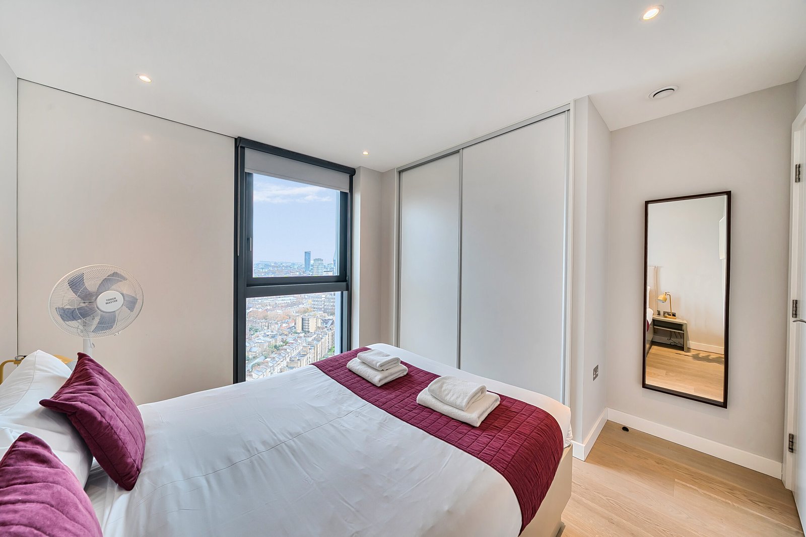 Accommodation in Elephant and Castle | London Apartments Book-accommodation-in-Elephant-and-Castle-with-stylish-serviced-apartments,-a-gym,-rooftop-terrace-and-fast-WiFi-near-Central-London.