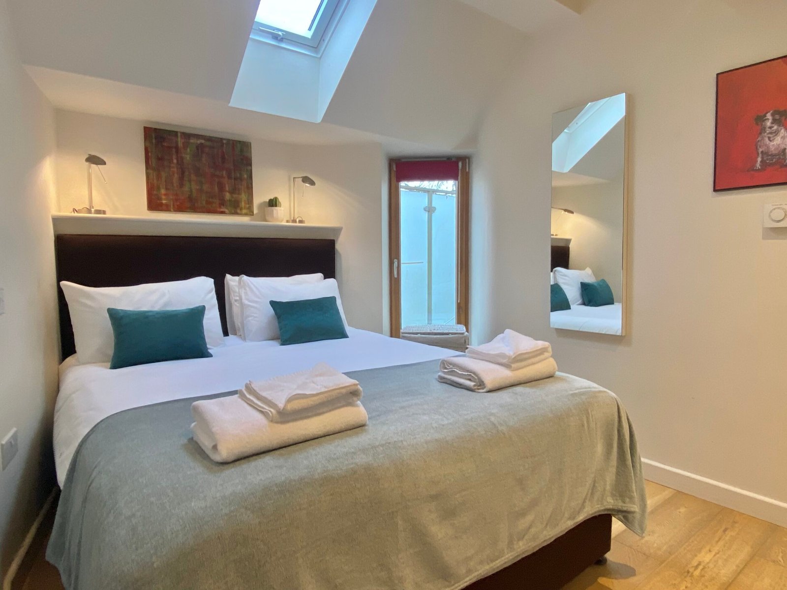 Holiday Accommodation Cambridge | City Centre Apartments Book-holiday-accommodation-in-Cambridge-near-Cambridge-Station.-Perfect-for-business-trips,-city-breaks,-and-extended-stays.