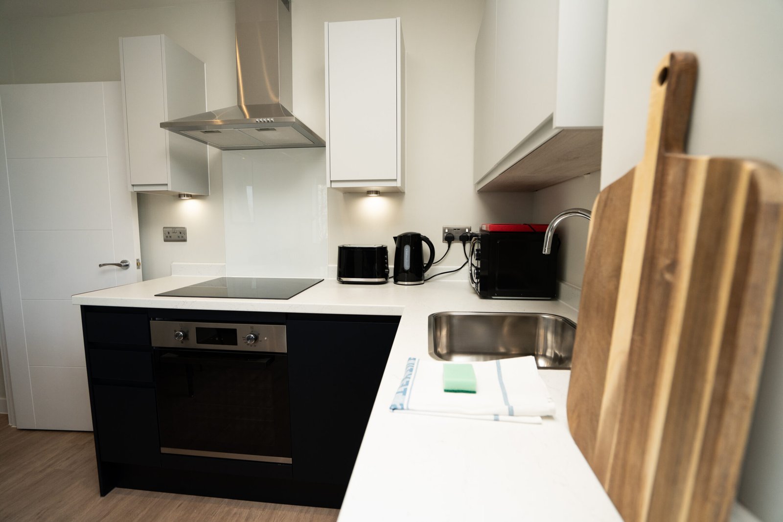 Contractor Accommodation Bristol | Filton Serviced Apartment Contractor-accommodation-in-Bristol-with-a-furnished-one-bedroom-apartment,-kitchen,-WiFi,-parking,-and-excellent-Filton-transport-links.