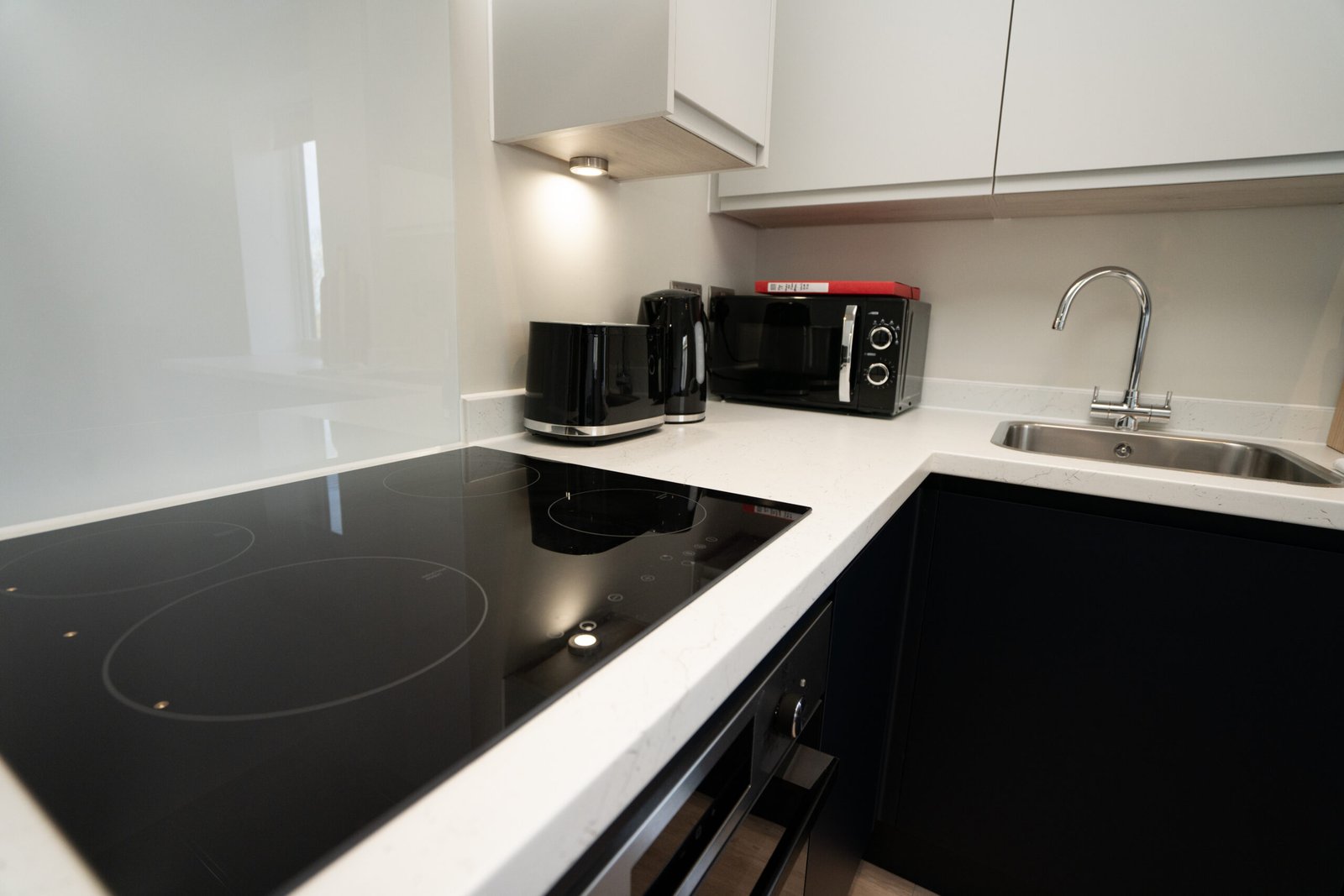 Contractor Accommodation Bristol | Filton Serviced Apartment Contractor-accommodation-in-Bristol-with-a-furnished-one-bedroom-apartment,-kitchen,-WiFi,-parking,-and-excellent-Filton-transport-links.
