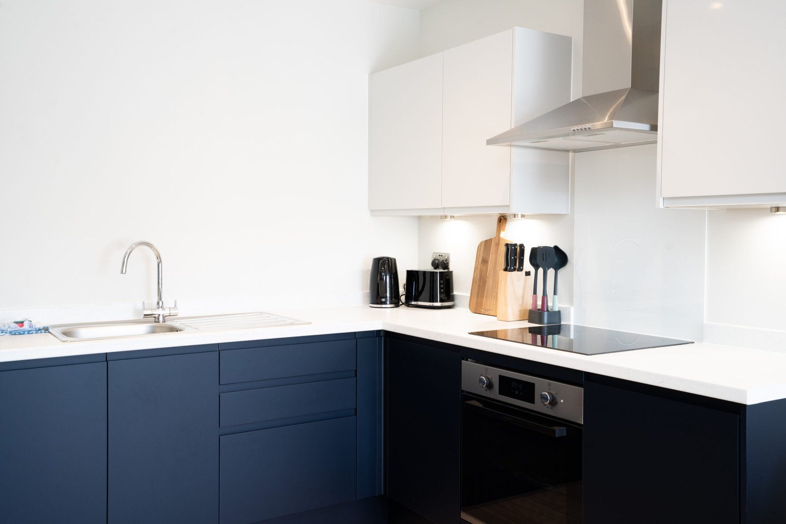 Contractor Accommodation Bristol | Filton Serviced Apartment Contractor-accommodation-in-Bristol-with-a-furnished-one-bedroom-apartment,-kitchen,-WiFi,-parking,-and-excellent-Filton-transport-links.