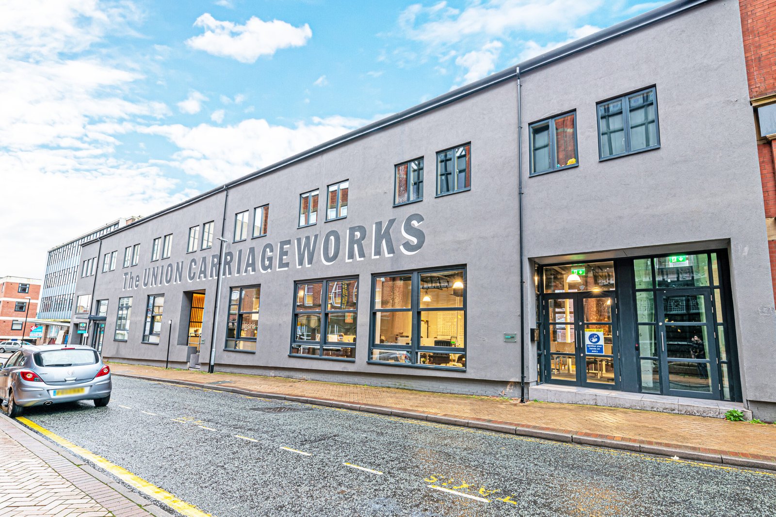Preston City Centre Accommodation | 2-Bedroom Loft Apartment Preston-city-centre-accommodation-with-two-bedrooms,-parking,-WiFi,-kitchen-and-luxury-bathroom.-Ideal-for-corporate-lets-&-short-stays.