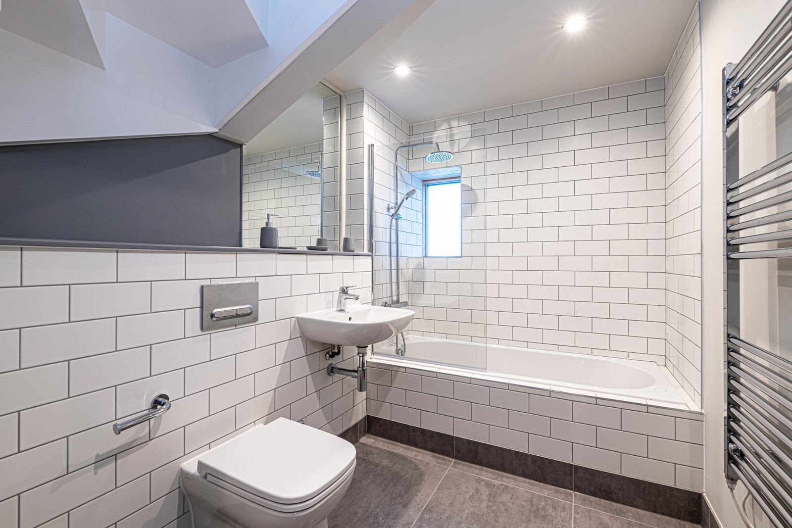 Preston City Centre Accommodation | 2-Bedroom Loft Apartment Preston-city-centre-accommodation-with-two-bedrooms,-parking,-WiFi,-kitchen-and-luxury-bathroom.-Ideal-for-corporate-lets-&-short-stays.