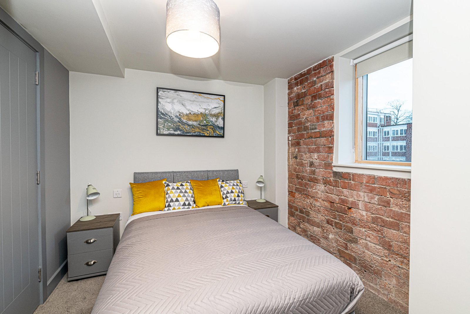 Preston City Centre Accommodation | 2-Bedroom Loft Apartment Preston-city-centre-accommodation-with-two-bedrooms,-parking,-WiFi,-kitchen-and-luxury-bathroom.-Ideal-for-corporate-lets-&-short-stays.