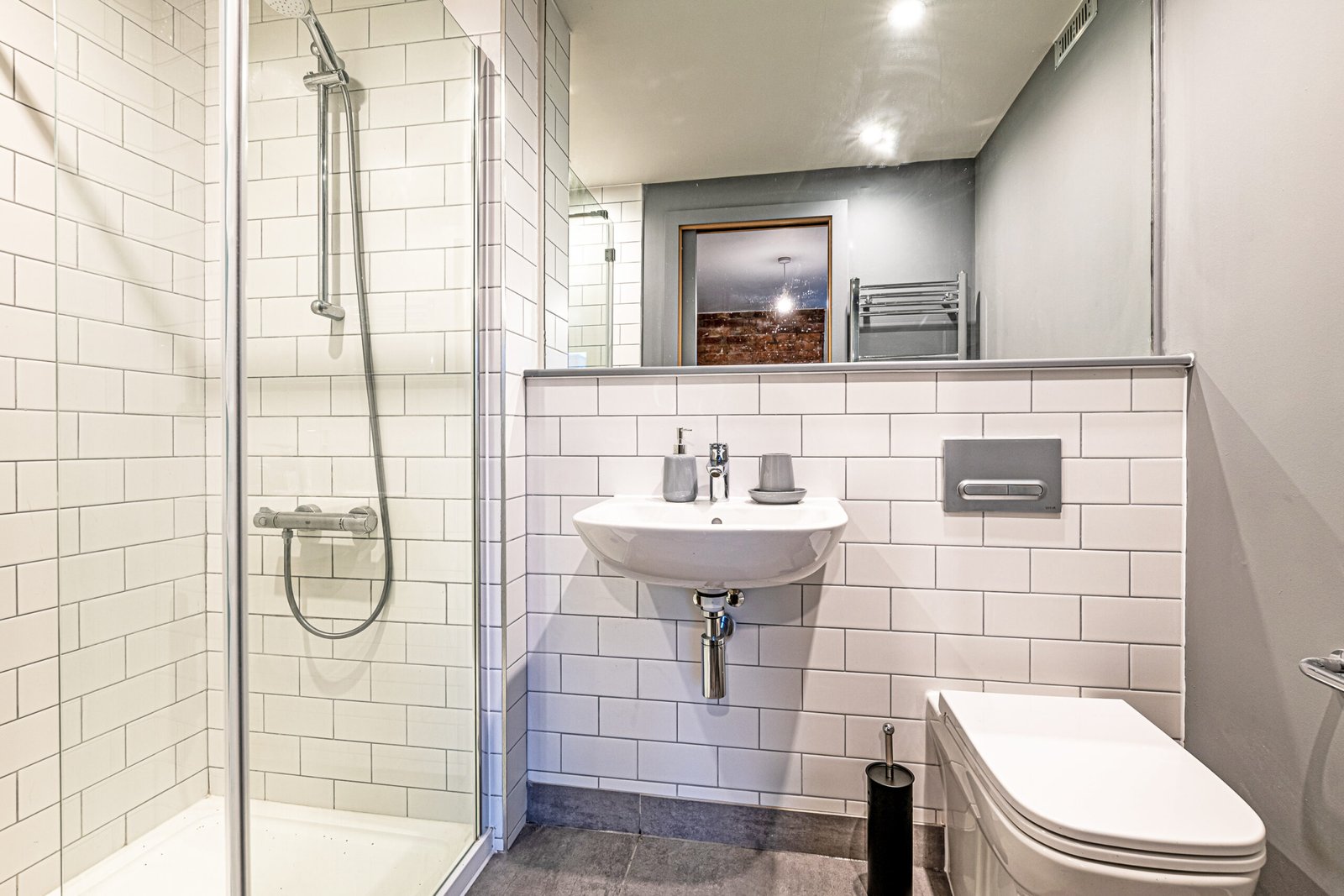 Preston City Centre Accommodation | 2-Bedroom Loft Apartment Preston-city-centre-accommodation-with-two-bedrooms,-parking,-WiFi,-kitchen-and-luxury-bathroom.-Ideal-for-corporate-lets-&-short-stays.
