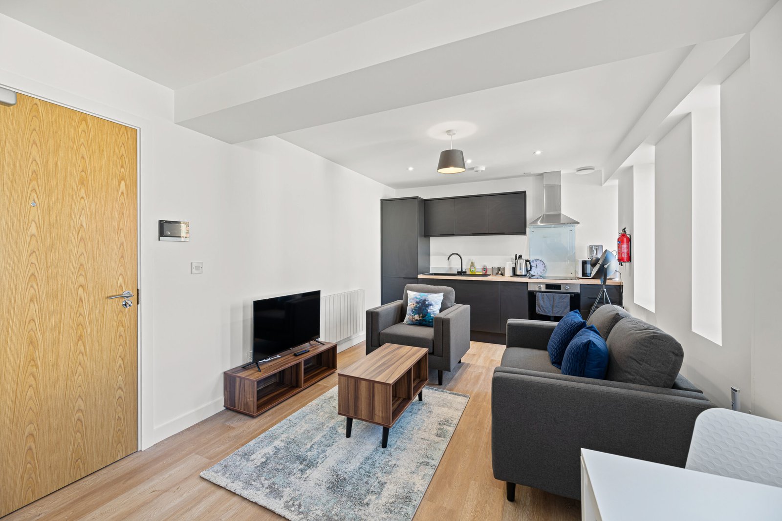 Serviced Accommodation Stockport | Central Studio Stay Choose-serviced-accommodation-in-Stockport-with-a-modern-studio,-full-kitchen,-washer-dryer,-&-convenient-access-to-Stockport-Station.